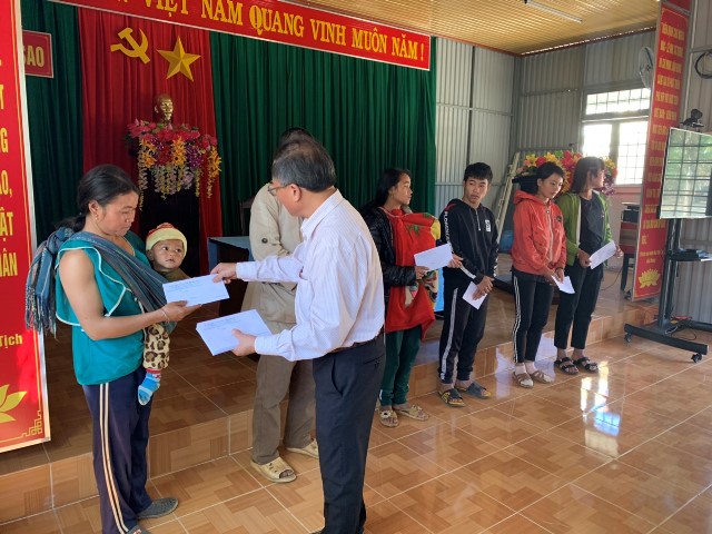 Sở Khoa học và Công nghệ thăm, chúc tết Nguyên đán Tân Sửu tại xã kết nghĩa Đăk Sao, huyện Tu Mơ Rông